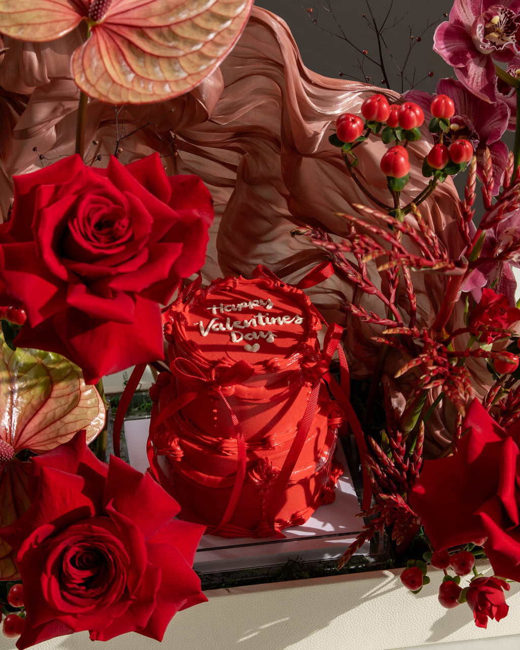 the Love collection - Flower + Cake Arrangement