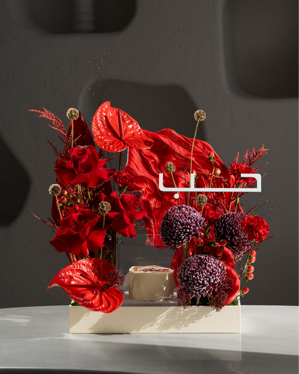 the Love collection - Valentine's Day Flower + Cake Arrangement 2